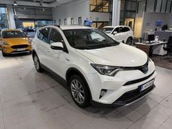 Käytetty 2017 Toyota RAV4 Hybrid Premium Katumaasturi | 30 890 € (Hyvä tarjous)