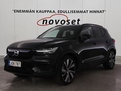 Musta Käytetty 2022 Volvo XC40 R-Design Katumaasturi | 26 770 € (Hyvä tarjous)