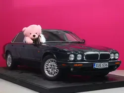Vihreä Käytetty 2000 Jaguar XJ8 Executive Sedan | 8 900 €