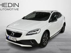 Valkoinen Käytetty 2017 Volvo V40 Momentum Viistoperä | 14 990 € (Hyvä tarjous)