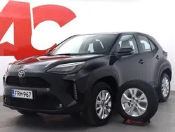 Musta Käytetty 2023 Toyota Yaris Cross Active Katumaasturi | 27 990 € (Perustarjous)