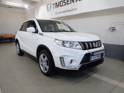 Käytetty Suzuki Vitara GL 175 HP (128 kW) 2015 Musta Katumaasturi