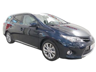 käytetty Toyota Auris Touring Sports 1,8 Hybrid Premium #vetokoukku #tutkat ja kamerat #nahat #xenon/led -valot #lasikatto #lämpöpaketti