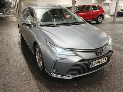 Hopea Käytetty 2021 Toyota Corolla Active Sedan | 21 990 € (Perustarjous)