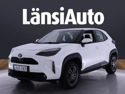 Valkoinen Käytetty 2022 Toyota Yaris Cross Active Katumaasturi | 23 250 € (Perustarjous)