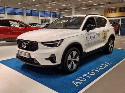 Käytetty Volvo XC40 Plus 163 HP (119 kW) 2025 Katumaasturi