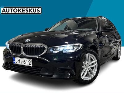Musta Käytetty 2021 BMW 320e Farmari | 25 190 € (Hieman kallis)