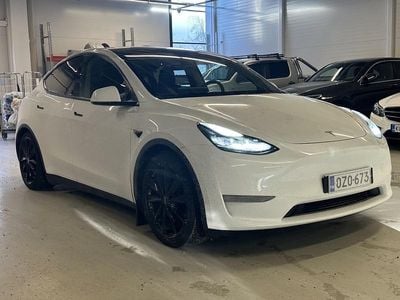 Käytetty 2023 Tesla Model Y Performance Katumaasturi | 34 900 € (Perustarjous)