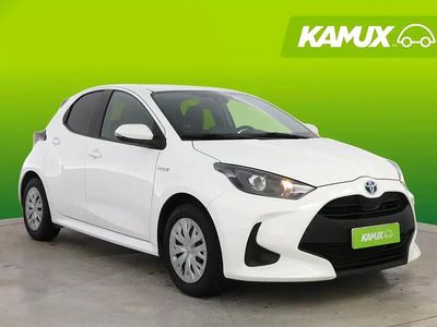 Käytetty Toyota Yaris Hybrid Active 116 HP (85 kW) 2021 Valkoinen Sedan