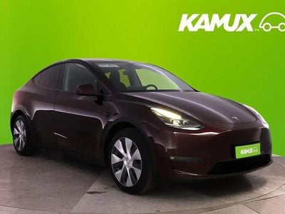 Cherry red Käytetty 2023 Tesla Model Y Long Range AWD Katumaasturi | 35 490 € (Perustarjous)