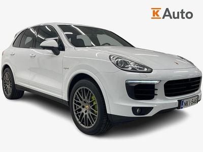 Käytetty Porsche Cayenne S E-Hybrid Platinum Edition 333 HP (244 kW) 2017 Katumaasturi