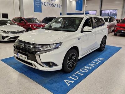 Käytetty Mitsubishi Outlander P-HEV Active 135 HP (99 kW) 2021 Valkoinen Katumaasturi