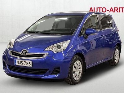 Käytetty Toyota Verso-S Multidrive S 99 HP (72 kW) 2014 Met. sininen Tila-auto