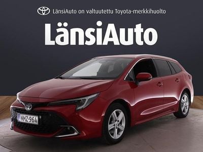 Käytetty Toyota Corolla Edition 196 HP (144 kW) 2023 Punainen Farmari