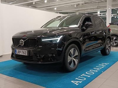 Käytetty Volvo XC40 Plus 211 HP (155 kW) 2023 Musta Katumaasturi