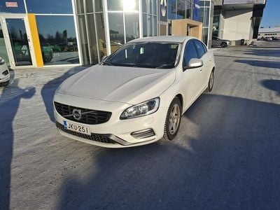 Valkoinen Käytetty 2018 Volvo S60 R-Design Sedan | 19 900 € (Perustarjous)