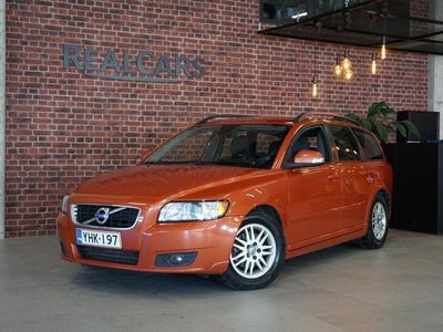 käytetty Volvo V50 1,6D DRIVe start/stop Momentum man * Vetokoukku / Xenon / Vakkari / P-tutkat / Vaihto / Rahoitus *