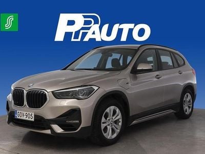 Harmaa Käytetty 2022 BMW X1 Sport Line Katumaasturi | 27 900 € (Hieman kallis)