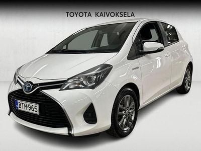 Käytetty Toyota Yaris Hybrid Active 73 HP (53 kW) 2015 Valkoinen Viistoperä