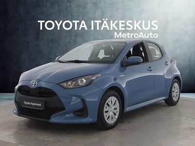 Käytetty Toyota Yaris Hybrid Active 116 HP (85 kW) 2021 Sininen Viistoperä