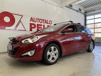 Käytetty Hyundai i40 Style 135 HP (99 kW) 2012 Punainen Farmari