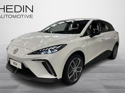 Valkoinen Uusi 2025 MG MG4 EV Luxury Viistoperä | 35 900 € (Hieman kallis)