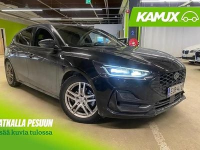 Musta Käytetty 2022 Ford Focus ST-Line Sedan | 24 490 € (Hieman kallis)