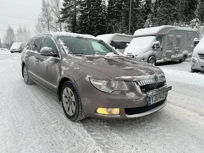Harmaa Käytetty 2011 Skoda Superb Ambition Farmari | 6 490 € (Kallis)