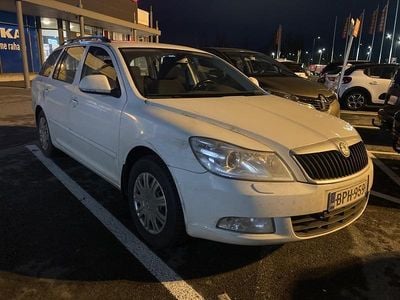Käytetty 2012 Skoda Octavia Ambiente Farmari | 5 900 € (Hieman kallis)