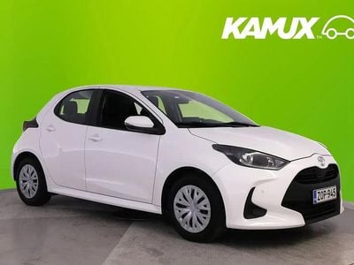 Valkoinen Käytetty 2022 Toyota Yaris Life Sedan | 14 980 € (Hyvä tarjous)