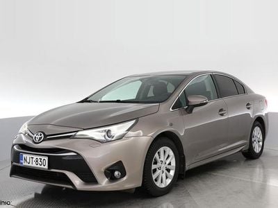 Ruskea (beige) Käytetty 2015 Toyota Avensis Active Sedan | 17 500 € (Hieman kallis)