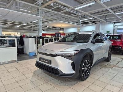 Hopea Käytetty 2022 Toyota bZ4X Style Katumaasturi | 34 400 € (Supertarjous)