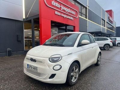 Valkoinen Käytetty 2022 Fiat 500e Action Viistoperä | 15 990 € (Perustarjous)