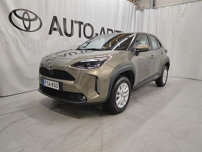 Ruskea (beige) Käytetty 2024 Toyota Yaris Cross Active Katumaasturi | 27 900 € (Perustarjous)