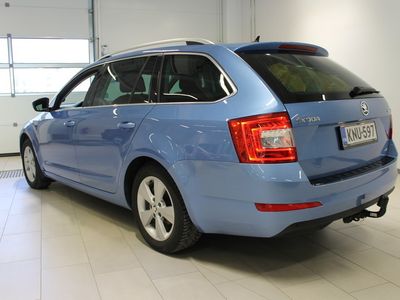 käytetty Skoda Octavia Combi 1,6 TDI Style DSG Autom. - **Jakopää tehty 3/2022, Xenon**