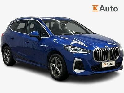 Käytetty BMW 225 Active Tourer M Sport 245 HP (180 kW) 2024 Met. sininen Tila-auto