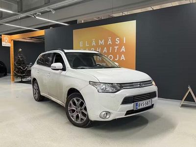 Valkoinen Käytetty 2014 Mitsubishi Outlander P-HEV Instyle Katumaasturi | 7 200 € (Hyvä tarjous)