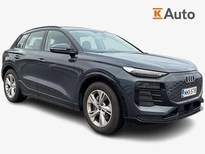 Harmaa Käytetty 2025 Audi Q6 e-tron Performance Katumaasturi | 59 900 € (Supertarjous)