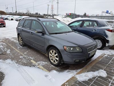 käytetty Volvo V50 2,4 Momentum BUSINESS - Vetokoukku, jakohihna vaihdettu 02/23, hyvä huoltohistoria.