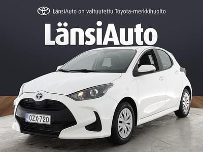 Käytetty Toyota Yaris Hybrid Active 116 HP (85 kW) 2023 Valkoinen Viistoperä