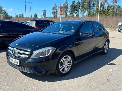 käytetty Mercedes A180 BE A Premium Business ** Suomi-auto / Puolinahat / P.Kamera / Lohkolämmitin **