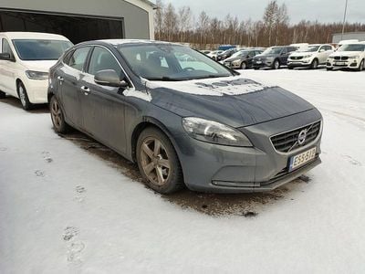 Käytetty Volvo V40 Momentum 114 HP (83 kW) 2014 Viistoperä