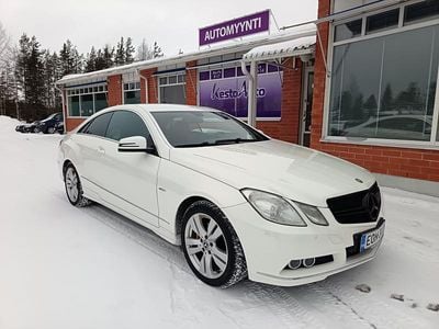Käytetty Mercedes E200 Avantgarde 184 HP (135 kW) 2010 Valkoinen Coupe - kaksiovinen
