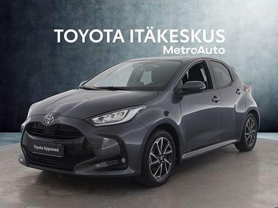 Harmaa Käytetty 2024 Toyota Yaris Plus Viistoperä | 23 480 € (Hieman kallis)