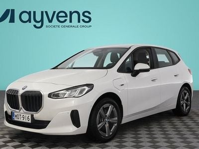Käytetty BMW 225 Active Tourer 245 HP (180 kW) 2022 Valkoinen Tila-auto