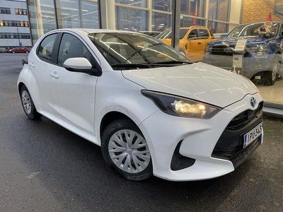 Valkoinen Käytetty 2022 Toyota Yaris Hybrid Active Viistoperä | 15 800 € (Perustarjous)