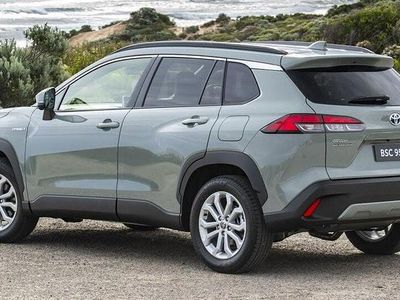 Vihreä Käytetty 2025 Toyota Corolla Cross Active Katumaasturi | 41 800 € (Perustarjous)