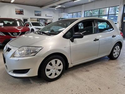 Käytetty Toyota Auris Terra 169 HP (124 kW) 2008 Met. hopea Viistoperä