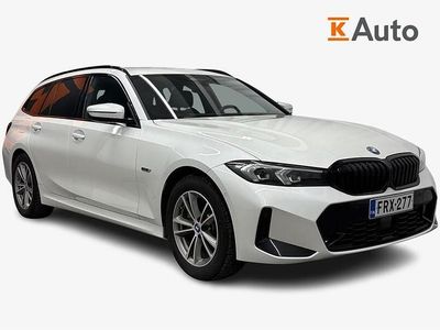 Valkoinen Käytetty 2023 BMW 330e M Sport Farmari | 39 990 € (Perustarjous)