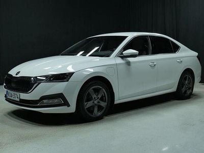 Valkoinen Käytetty 2021 Skoda Octavia Style Sedan | 21 400 € (Hyvä tarjous)